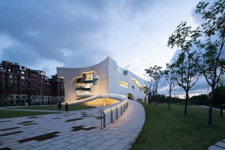  Shanghai Cofco Cultural & Health Center	